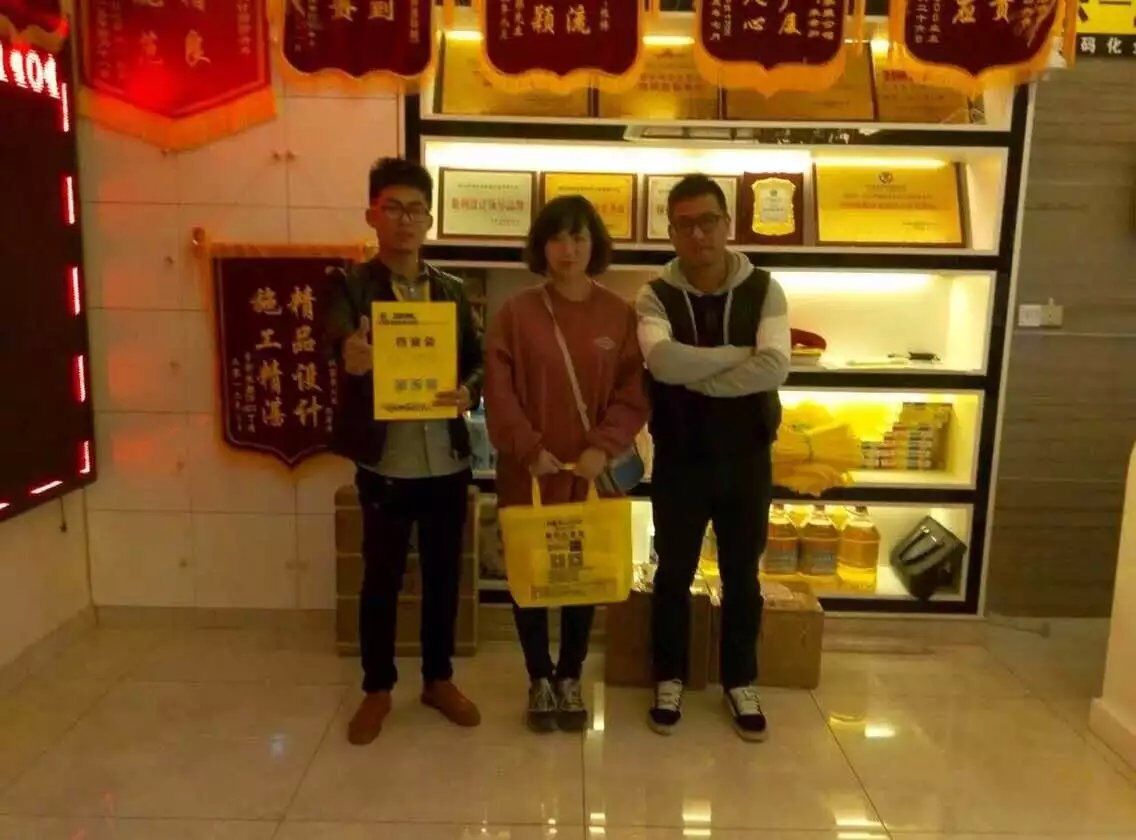 签单合影