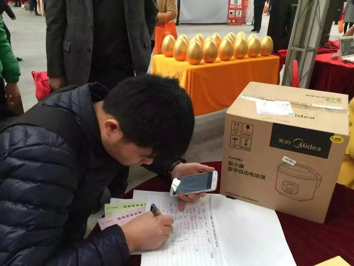 签单合影